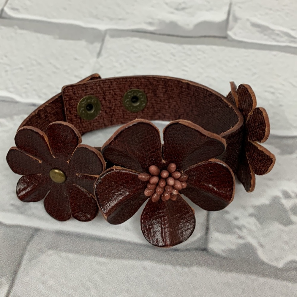 Leather flower snap bracelet Brown3 flowers Two snaps closure Floral design